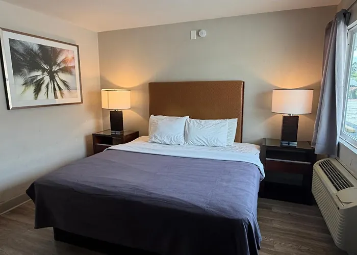 Motel: Harmony Inn And Suites