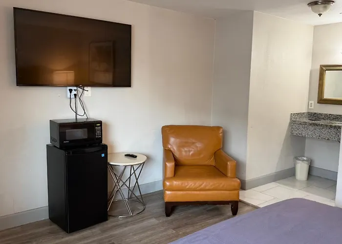 Motel: Harmony Inn And Suites