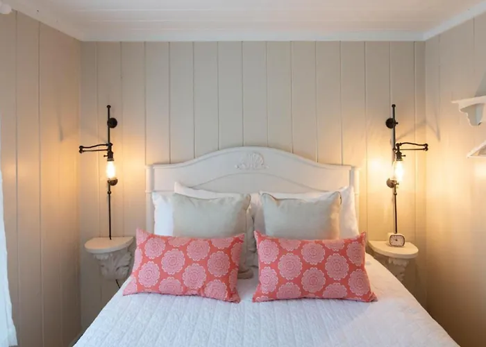Boutique hotel only: The Cottages At Cabot Cove