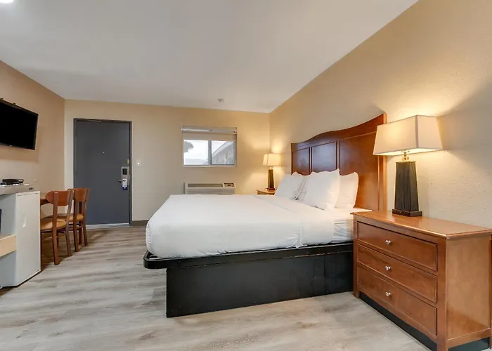 Suburban Studios Near Mesa Verde