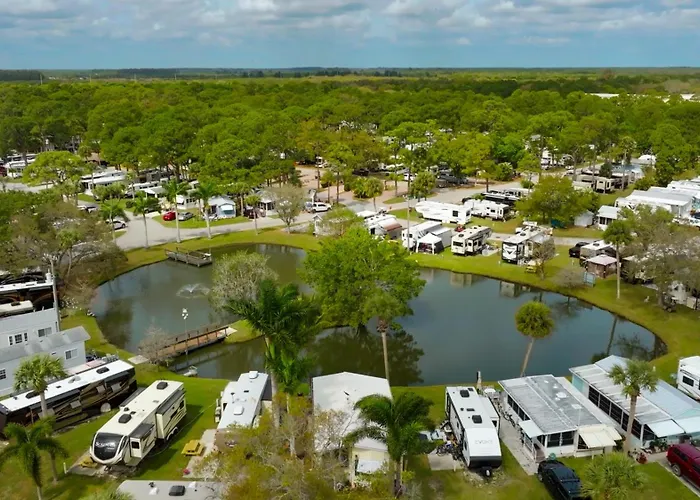 Beach hotel: Road Runner Travel Resort