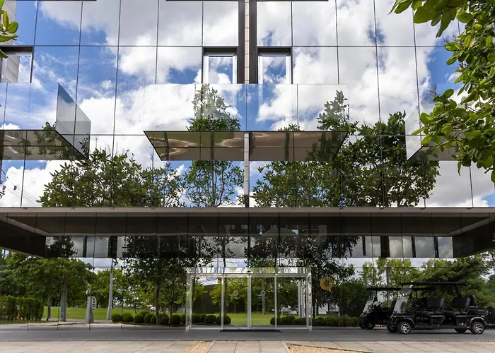 Suryaa Hotel Pinhais, Curio Collection By Hilton