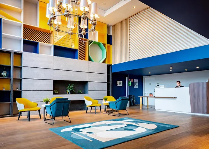 Hotel with pool: Holiday Inn Mulhouse By Ihg
