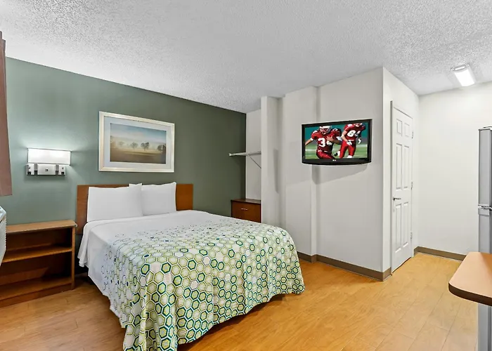 Hotels Close to Airport Hometowne Studios By Red Roof Orlando South