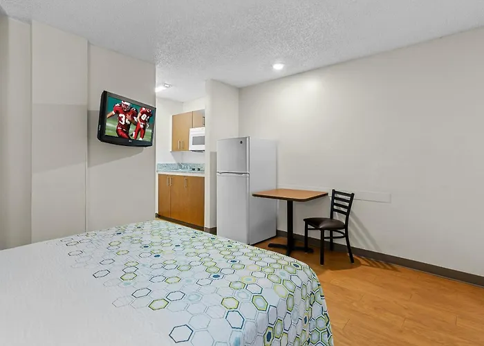 Hotels Close to Airport Hometowne Studios By Red Roof Orlando South