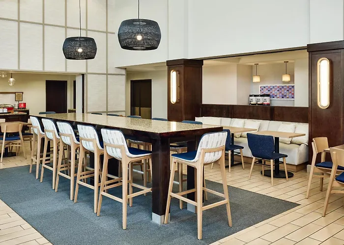 Hotels Close to Airport Hampton Inn & Suites Destin