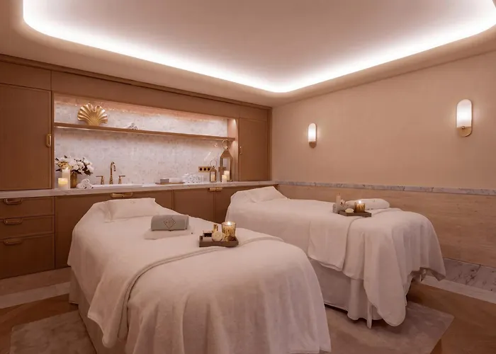 In Luxury hotels L' Du Collectionneur Paris