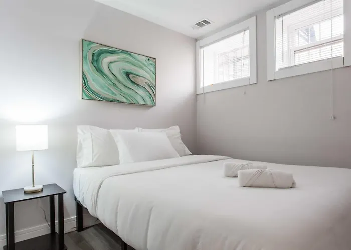 Prime Location! - 1Min Walk To Wrigley Field - Modern 2Br Apts Right Next To Wrigley Field & Transit!