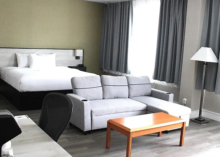 Airport Hotel: Ramada Plaza By Wyndham Montreal