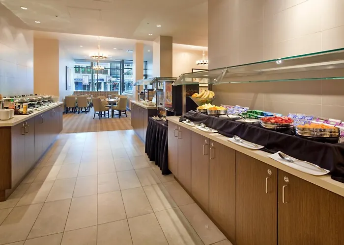  Holiday Inn Vancouver-Centre Broadway By Ihg