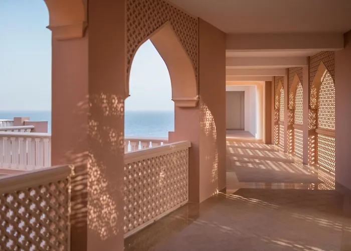 Hotel with pool: Al Husn Hotel Muscat (Adults Only)