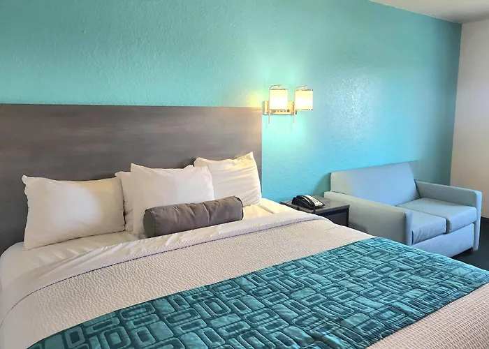 Howard Johnson By Wyndham Galveston