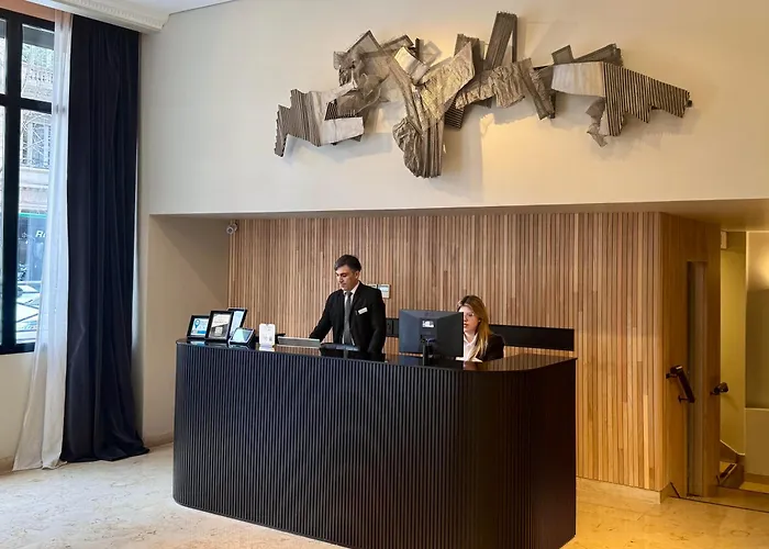 Carles Hotel