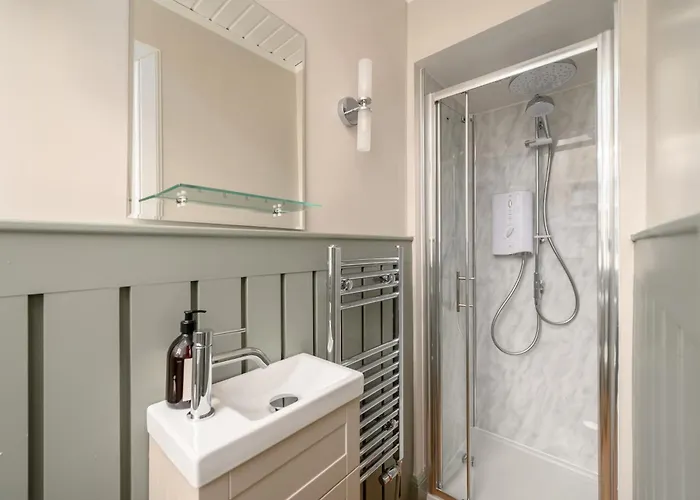 The Kingsview Townhouse - Boutique Hostel