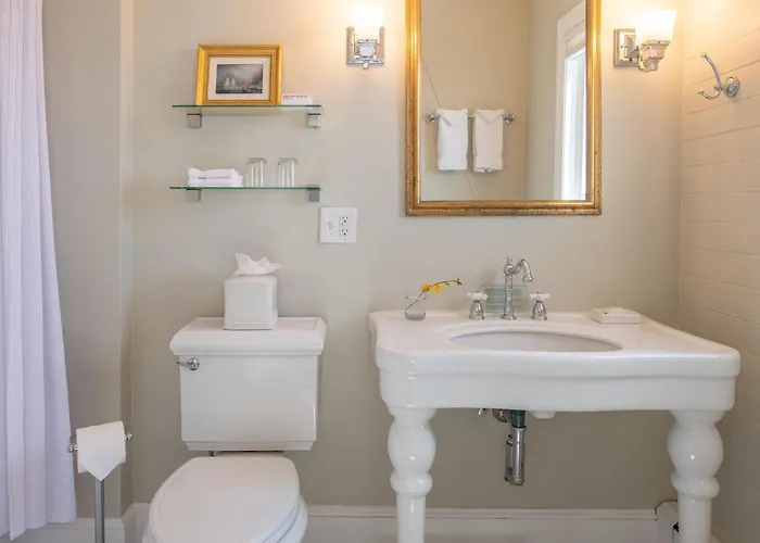 Cape Arundel Inn And