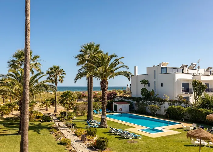 Praia Da Lota Beachfront - & Apartments