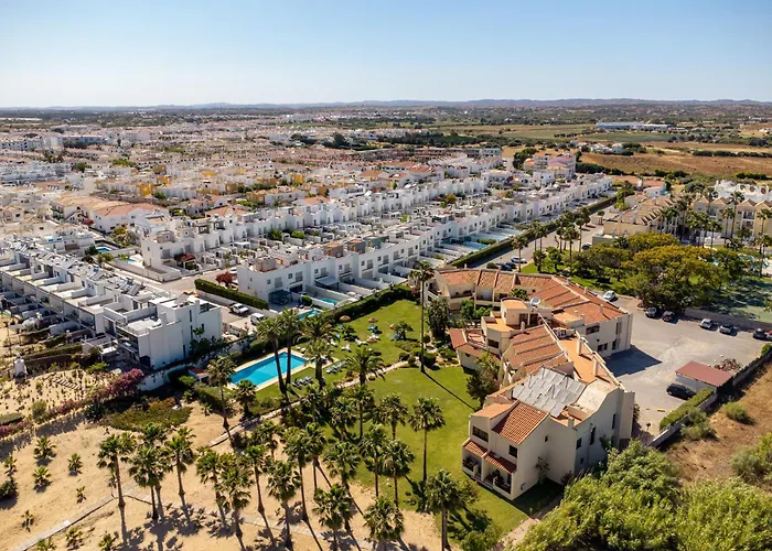 Praia Da Lota Beachfront - & Apartments