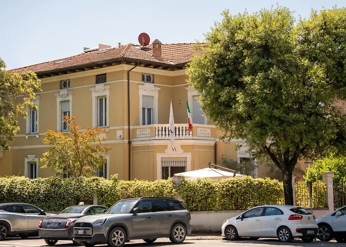  La Villa