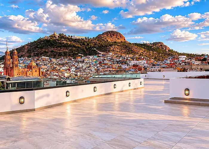 Hotels with pool Meson De La Merced