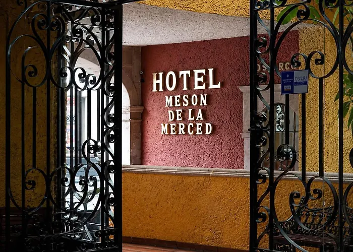 Hotels with pool Meson De La Merced