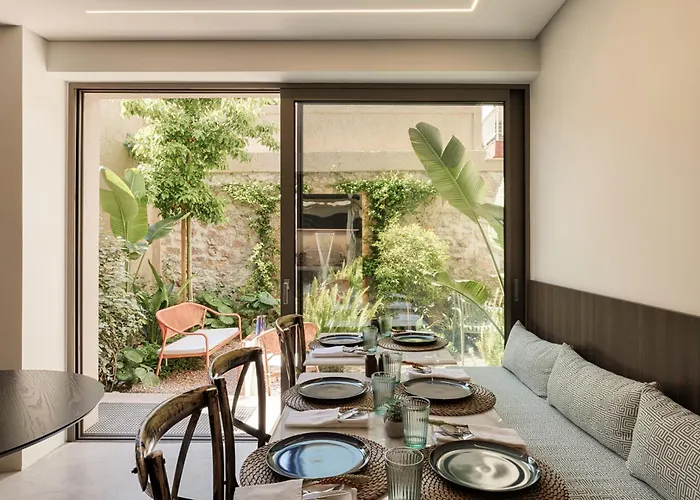 Nixon Luxury Suites And Apartment