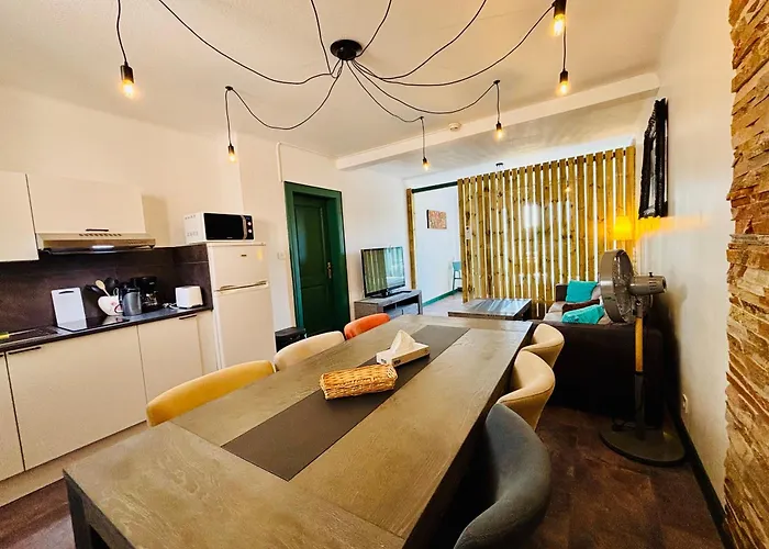  Logis -Restaurant Aux Trois Roses