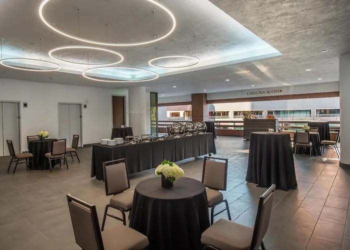 Hotels Close to Airport Hilton Long Beach
