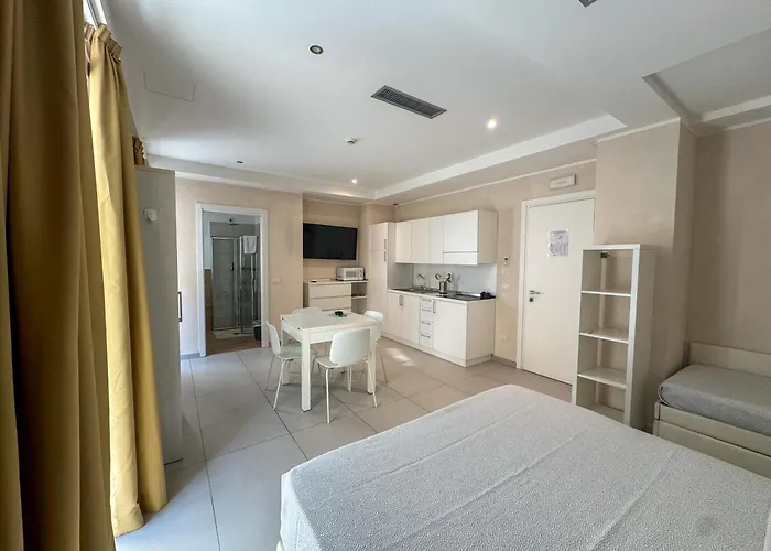 White Suite & Apartments