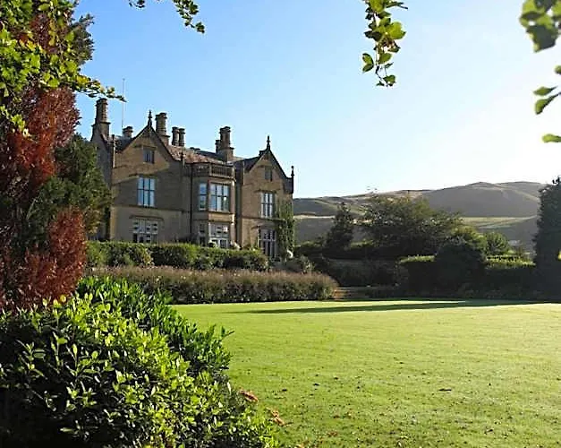 Falcon Manor