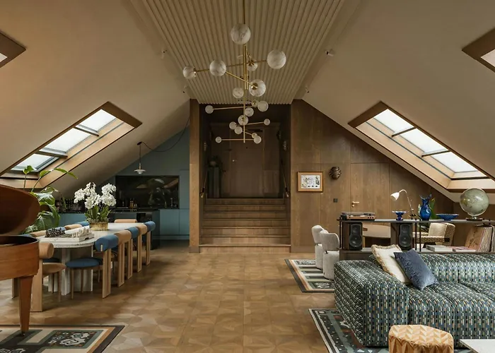  Stradom House, Autograph Collection