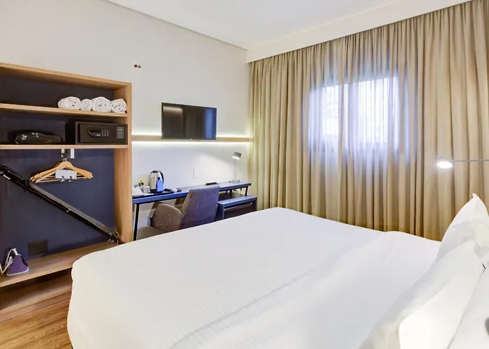 Hampton By Hilton Airport