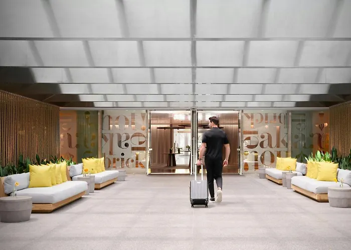 Hotels with tennis Aka Brickell