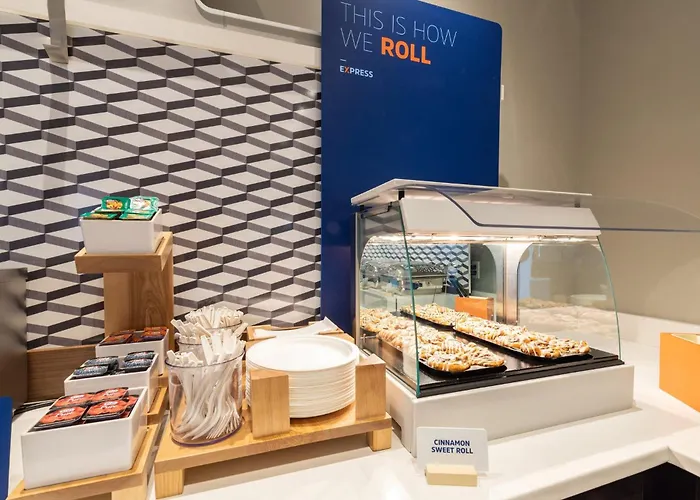 Holiday Inn Express & Suites -Southwest By Ihg
