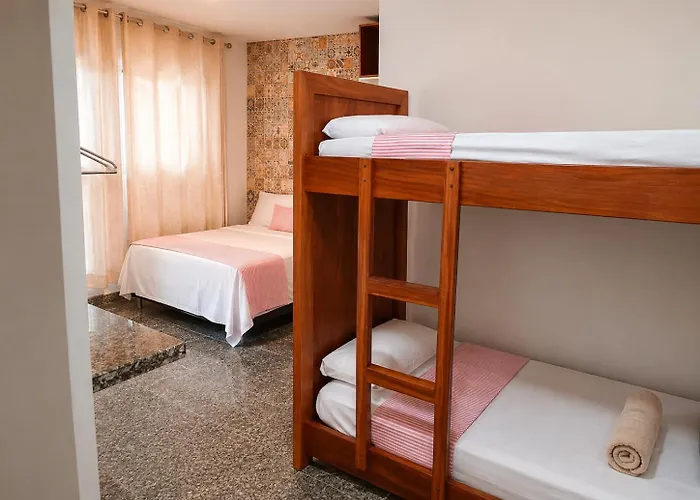 SEGUNDA CASA - Seu cantinho em , 1 minuto a pé da Praia do Morro! Suítes confortáveis e modernas - Para casal ou para grupos de até 4 pessoas