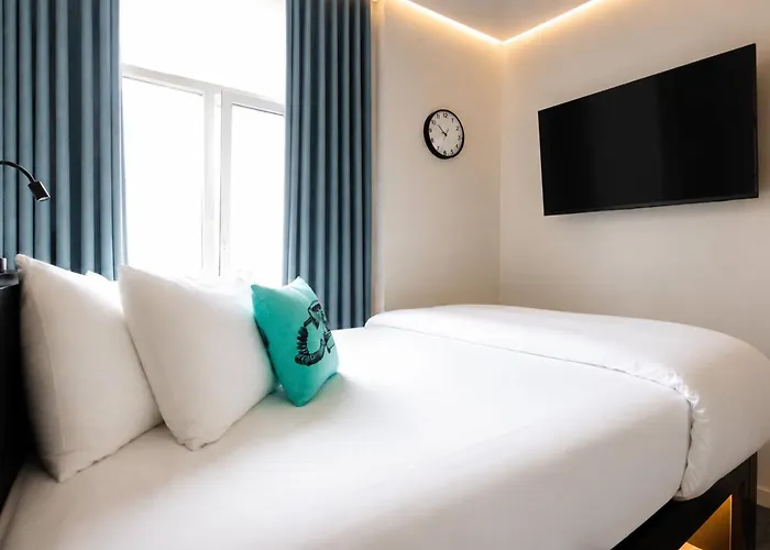 Hotels Close to Airport Rezz Temple Bar, Dublin