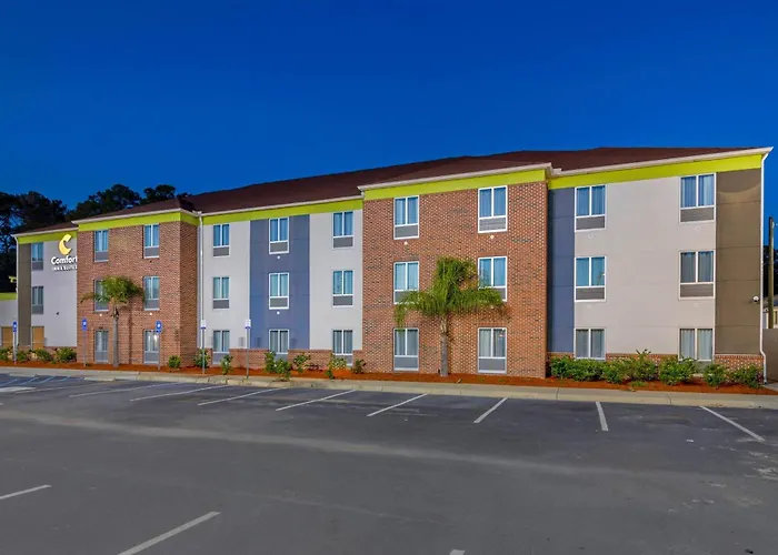 Family resorts Comfort Inn & Suites Brunswick I-95