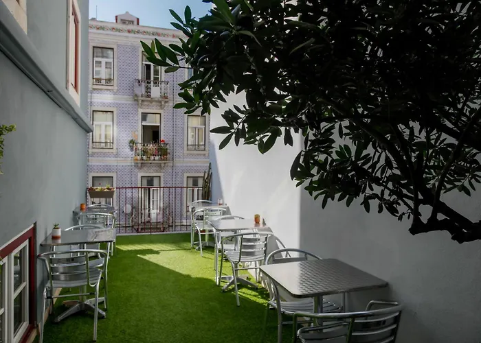  Lisbon Poets Inn