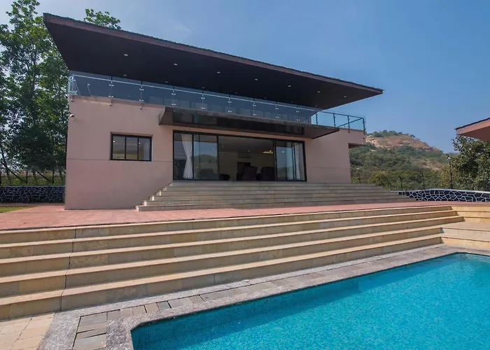 Stayvista'S Lake Mansion - Lakeside With Mountain View, Large Pool & Sprawling Lawn
