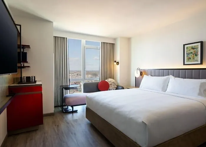 Hotels with tennis Renaissance New York Flushing At Tangram