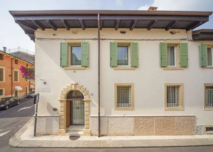 Lady Capulet Apartments