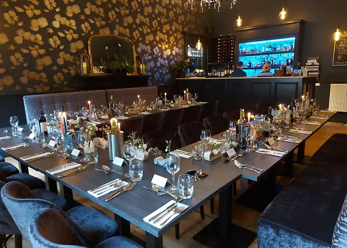 No11 Boutique & Brasserie