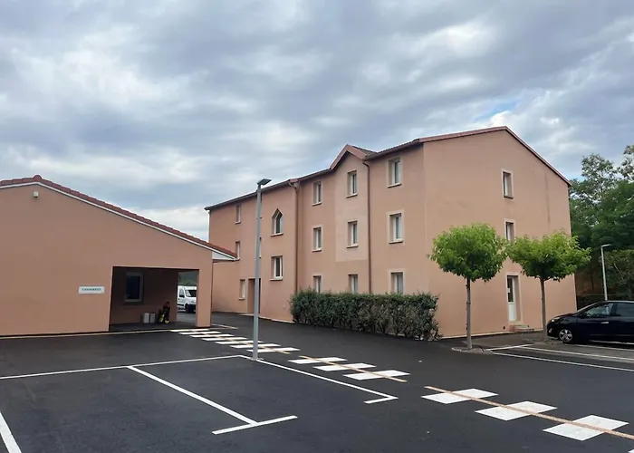 Brit Hotel Essentiel Millau