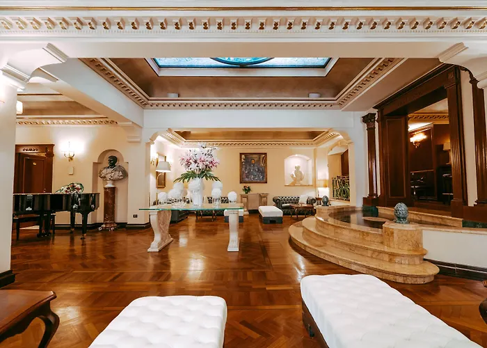 River Palace Hotel
