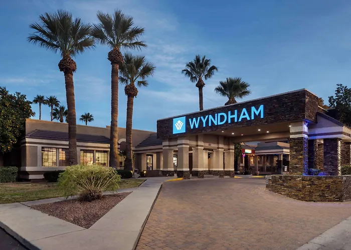 Wyndham Airport & Conference Center