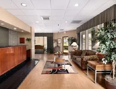 Motel: Baymont By Wyndham Paris