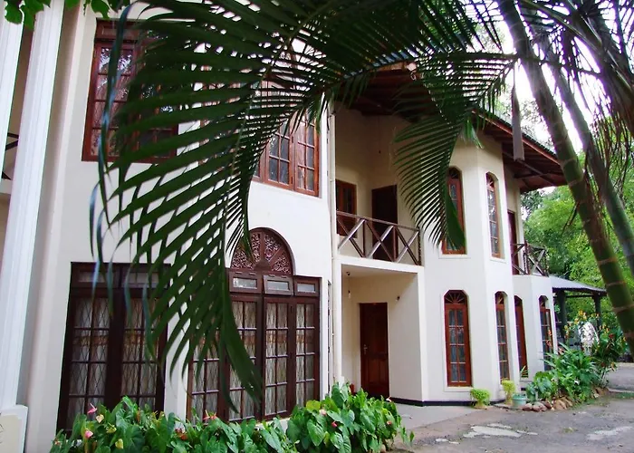 Guest house: Tree Breeze Inn