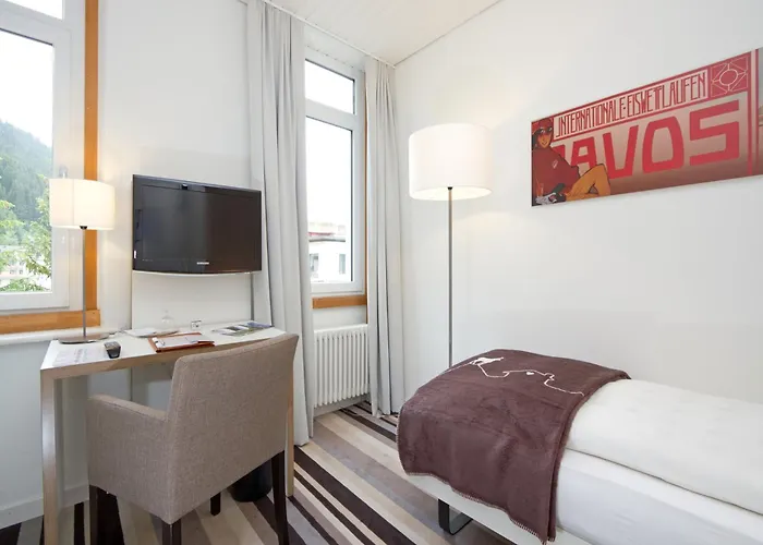 Cheap hotel: Hotel National By Mountain Hotels
