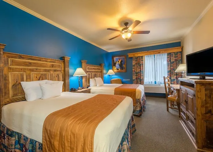 La Hacienda Inn Near Alamodome & Riverwalk