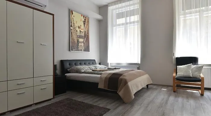 Corvin Point Rooms And Apartments