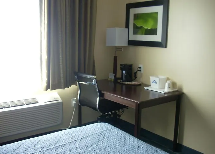 Hotels Close to Airport Days Inn & Suites By Wyndham Ozone Park/Jfk Airport